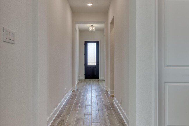 113 Annette Dr unit 36487115, Castroville, TX 78009 - photo 2