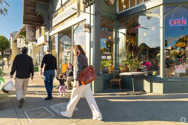 Java on Ocean Cafe is a favorite of Sunnyside residents.