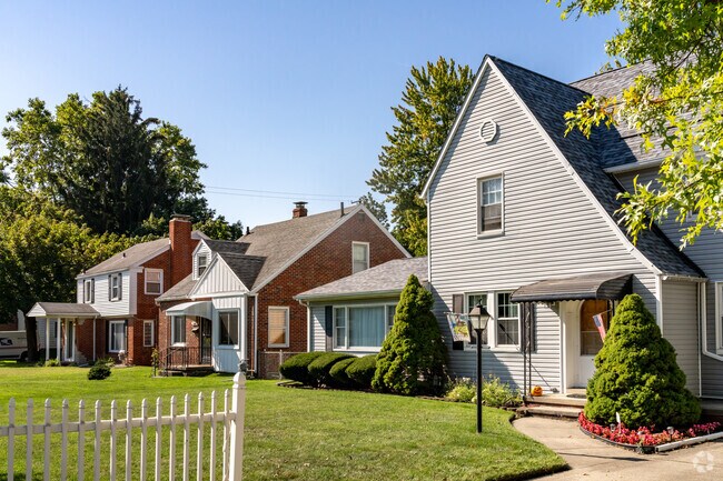 DeVeaux boasts a variety of different home sizes, shapes, and styles.