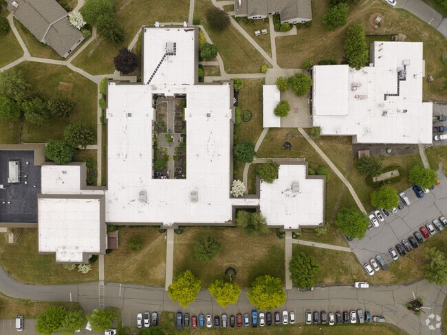 An overview of Deveruex and its beautiful paths.