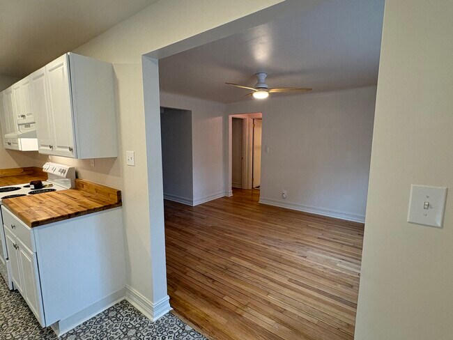6035 Oakwood Ave unit 6035 Oakwood Apt. 2, Cincinnati, OH 45224 - photo 6