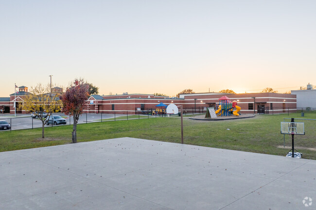 The student-teacher ratio is 14:1 at David Daniels Elementary.