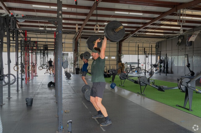 BridgeLakes CrossFit workouts challenge and inspire nearby Dunham Pointe residents.