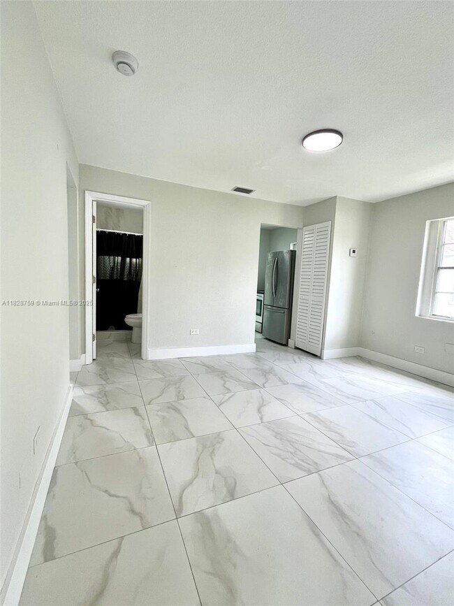 1960 NW 49th St, Miami, FL 33142