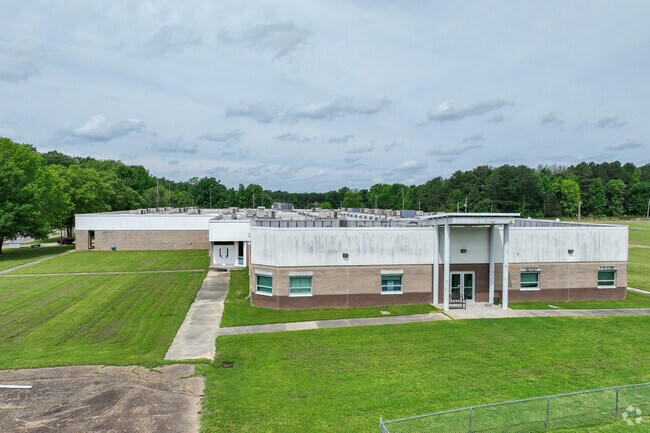 North Jackson Elementary School has a student to teacher ratio of 17 to 1.