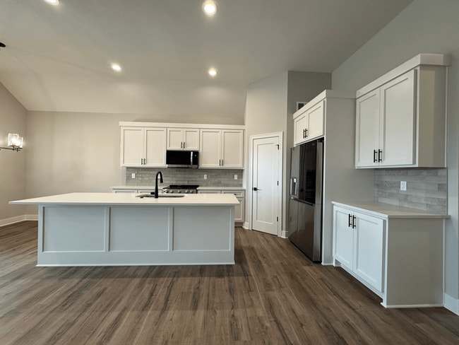 1342 SW Winthrop Dr, Lee's Summit, MO 64081 - photo 3