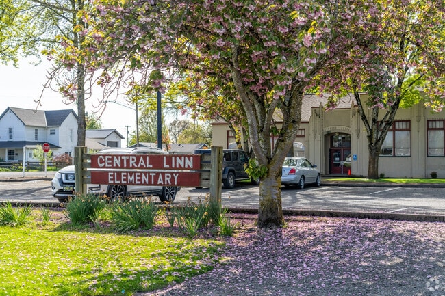 Central Linn Elementary School serves grades K-5 in the Shedd neighborhood.