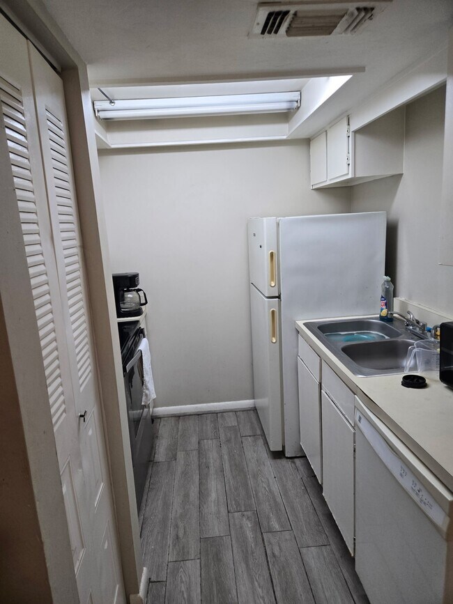 6816 SW 4th Pl, Gainesville, FL 32607 - photo 7