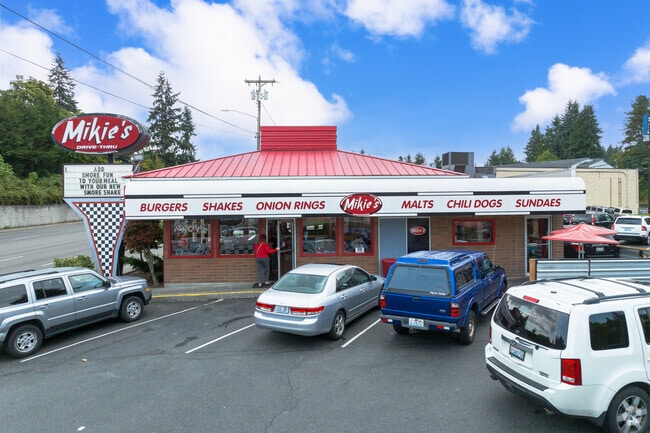 Mikie’s offers nostalgic comfort food like chili dogs and malts in Everett’s South Forest Park.