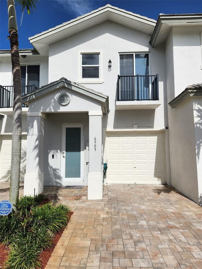 6905 Pines Cir, Coconut Creek, FL 33073