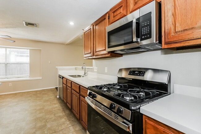 1014 Mayweather Ln, Richmond, TX 77406 - photo 7