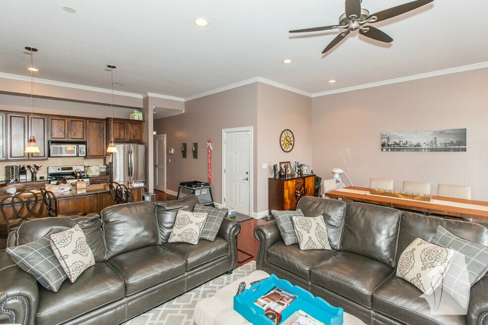 1357 W Grand Ave unit 4, Chicago, IL 60642 - photo 1