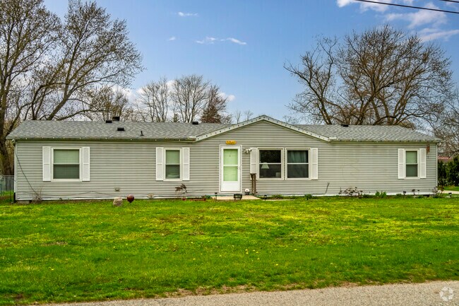 Ranch-style home with a green lawn in South Benham.