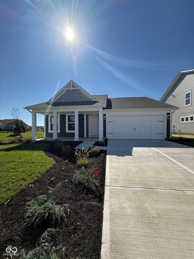 735 Oakleaf Dr, Greenfield, IN 46140