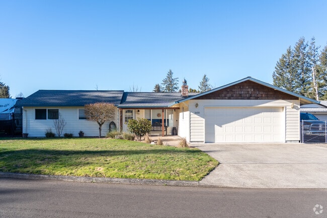 Green lawns are common throughout the Sunrise neighborhood.