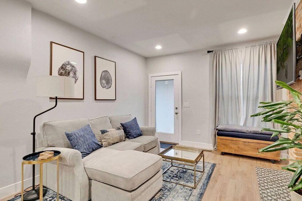 3022 California St unit ID1013136P, Denver, CO 80205 - photo 1