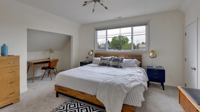 5506 NE Hoyt St, Portland, OR 97213 - photo 5