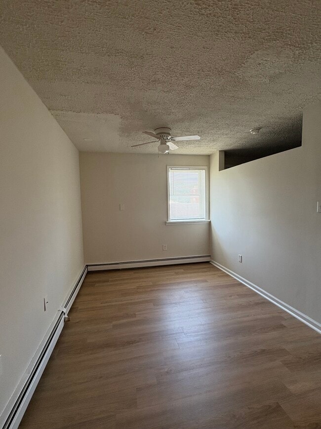 Riveredge Square Apartments, Spring City, PA 19475 - photo 3