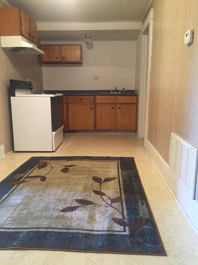 702 N 2nd St unit C, Lufkin, TX 75901 - photo 3