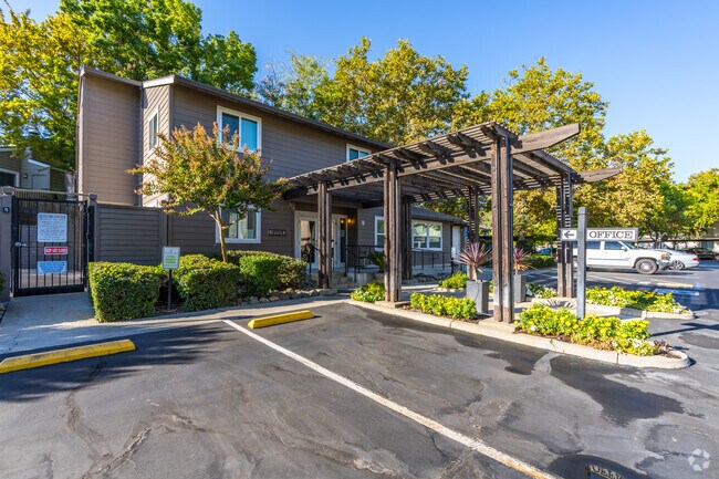 Emerald Vista Apartments, Elk Grove, CA 95624 - photo 5