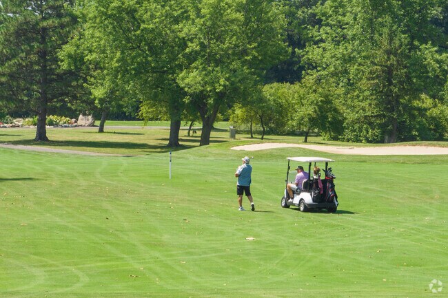 Come to Colonial Golfers Club to play a round with friends.