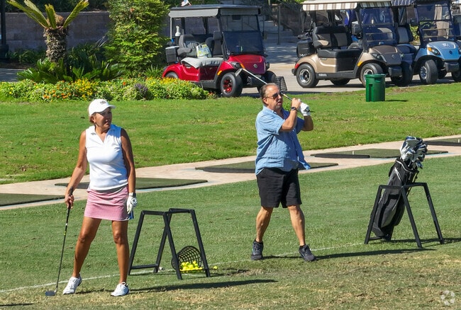 Harmeswood of Belle Aire residents can hit the driving range at Glenview County Club.
