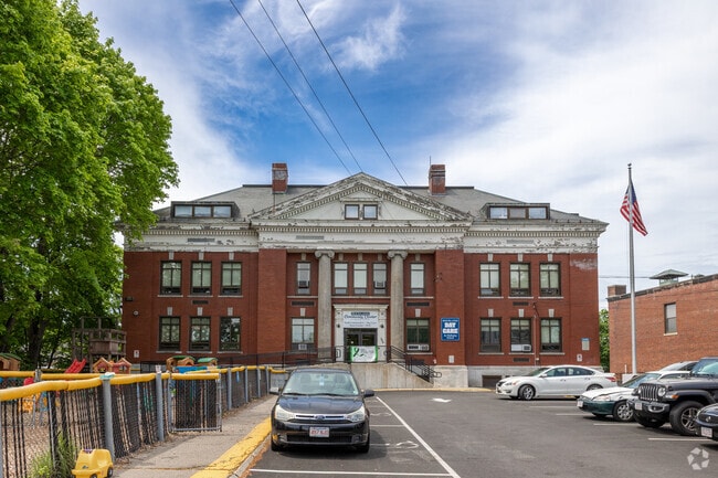 The Rockland Community Center offers a variety of facilities for residents.