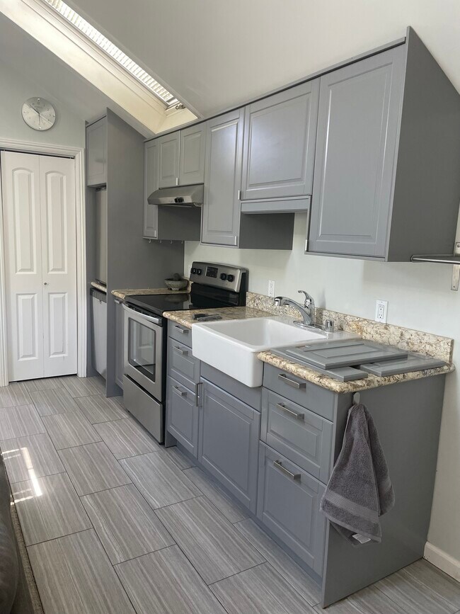 1715 Lincoln Ave unit Sudio, San Rafael, CA 94901 - photo 3