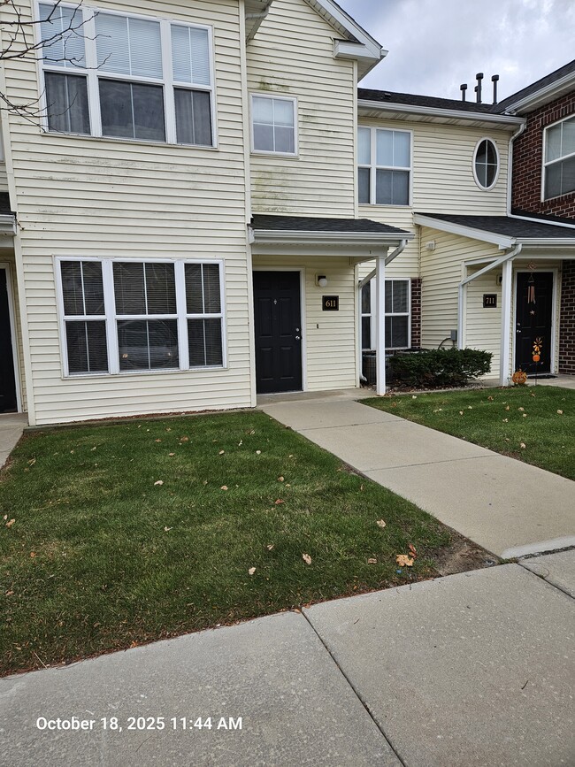 12947 Townsend Dr unit 611, Grand Ledge, MI 48837 - photo 2