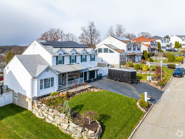 Neighborhoods filled with colonials and large family homes are common in ringwood.