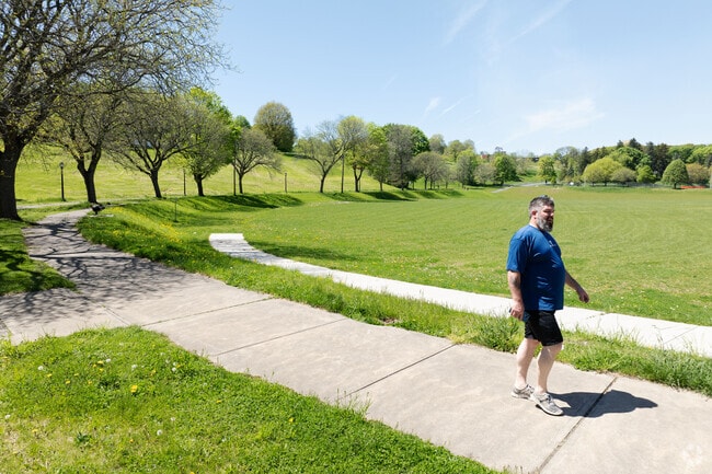 Lincoln Park’s outer loop gives Helderberg runners a safe, scenic circuit.