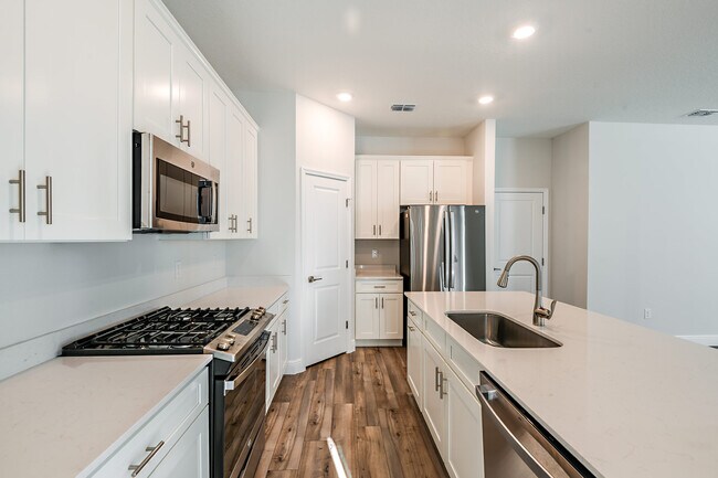 10334 Surrey Rose Dr unit 36471274, San Antonio, FL 33576 - photo 5