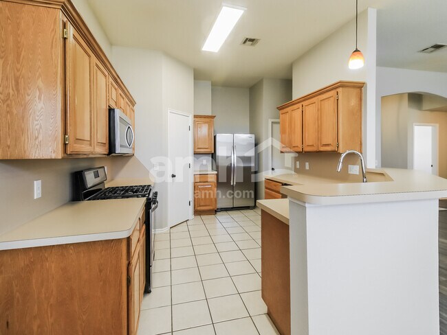 3217 Bishop Rock Place, Yukon, OK 73099 - photo 5