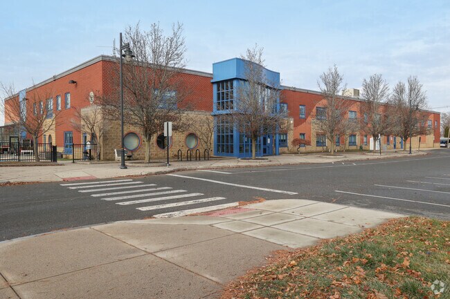 Carlton Elementary School provides education in the neighborhood of Salem.