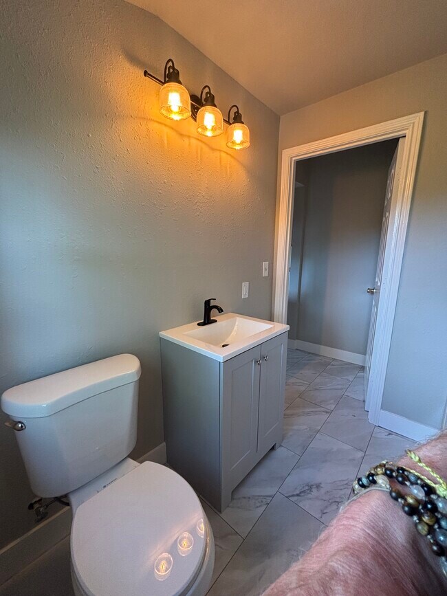 8015 N John Ave unit Upper, Portland, OR 97203 - photo 6