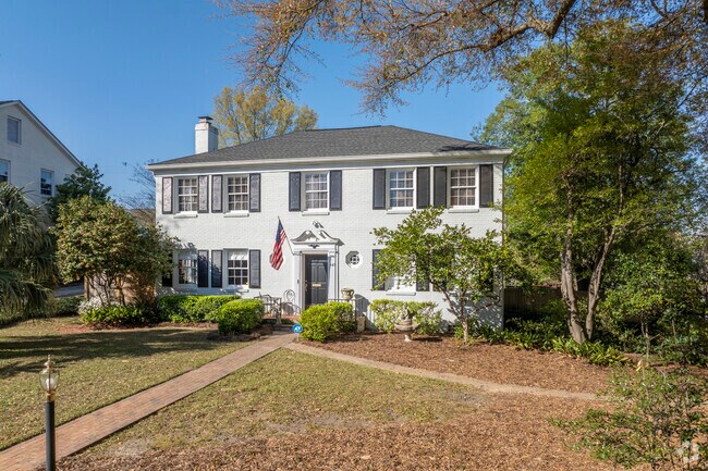 There are many Colonial-style homes in Wales Garden.
