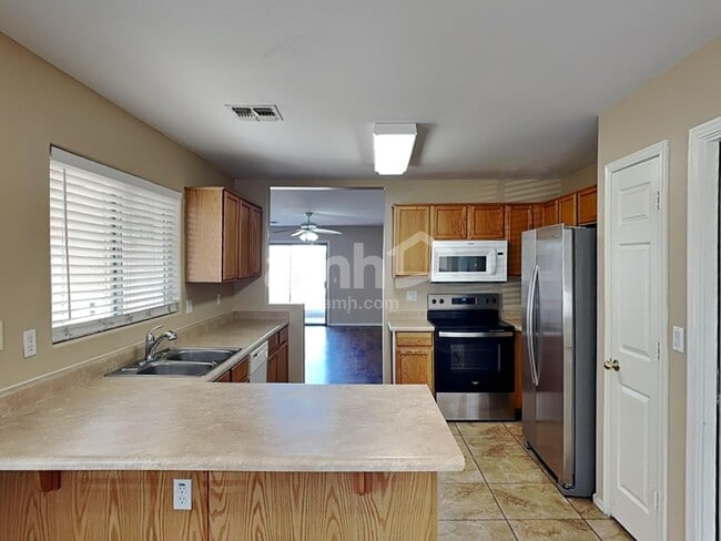 7024 W Rose Ln, Glendale, AZ 85303 - photo 4