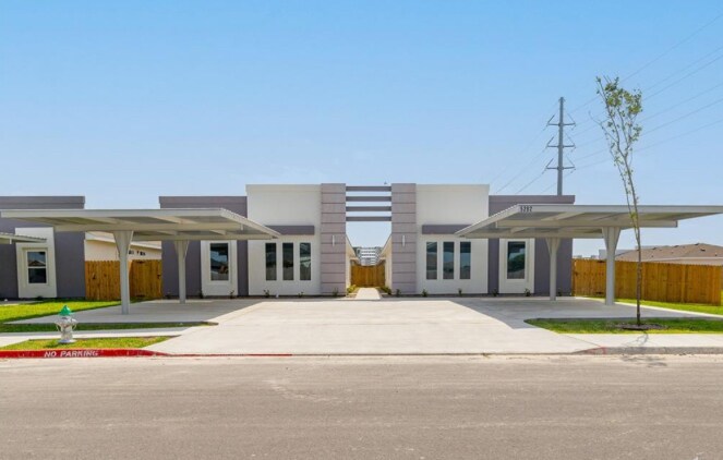 5202 N Crown Point unit 3, Pharr, TX 78577 - photo 1