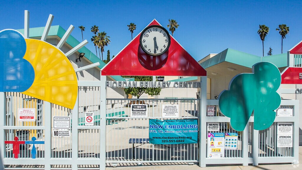 Richard Riordan Primary Center is a French dual language school.