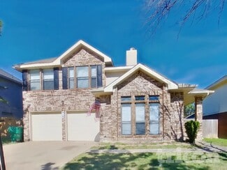 916 Simon Dr, Cedar Hill, TX 75104