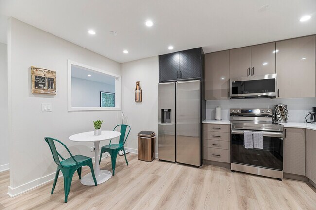 7200 N Western Ave unit ID1060169P, Chicago, IL 60645 - photo 3