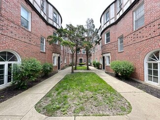 922 N Green Bay Rd Unit A05C, Waukegan, IL 60085