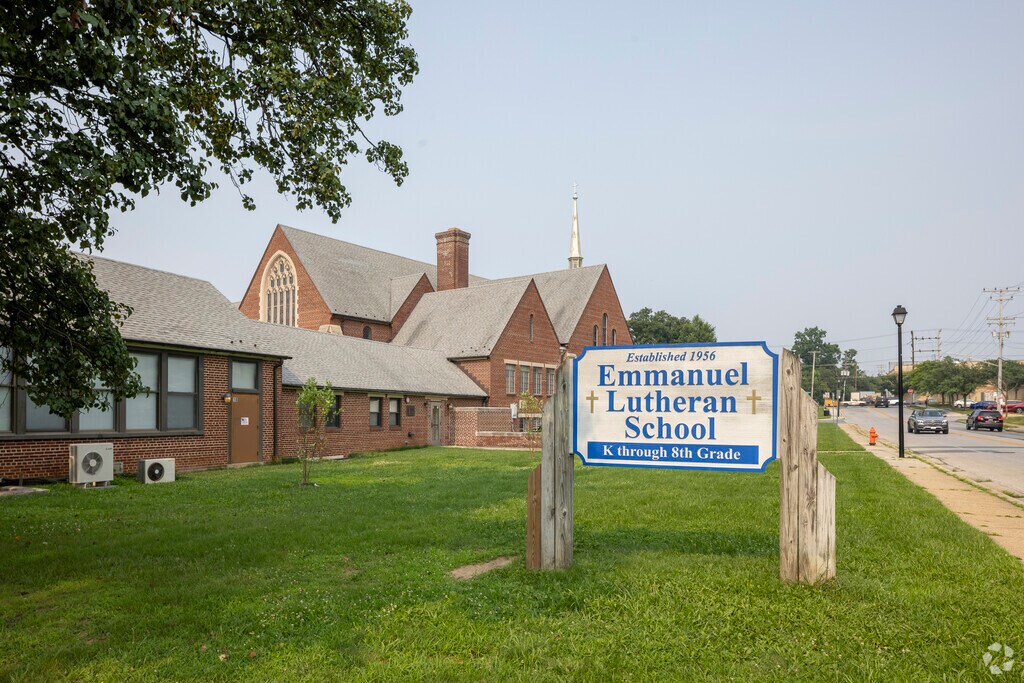 Emmanuel Lutheran School building and sign in Catonsville Manor.