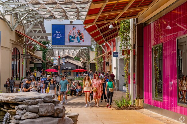 Find all of the best shops in San Antonio at the Shops at La Cantera near Northwest Side.