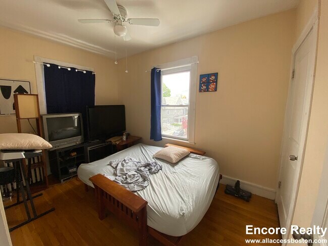 110 Murdock St unit 3, Brighton, MA 02135 - photo 6