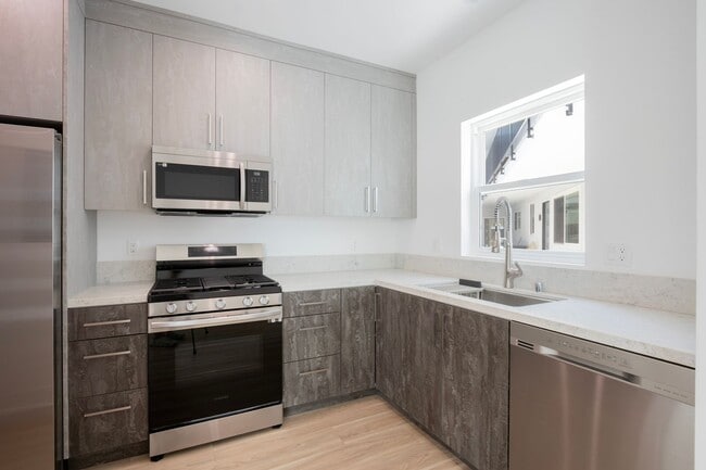 Modern Luxury Living in the Heart of Spaulding Square, Los Angeles, CA 90046 - photo 7