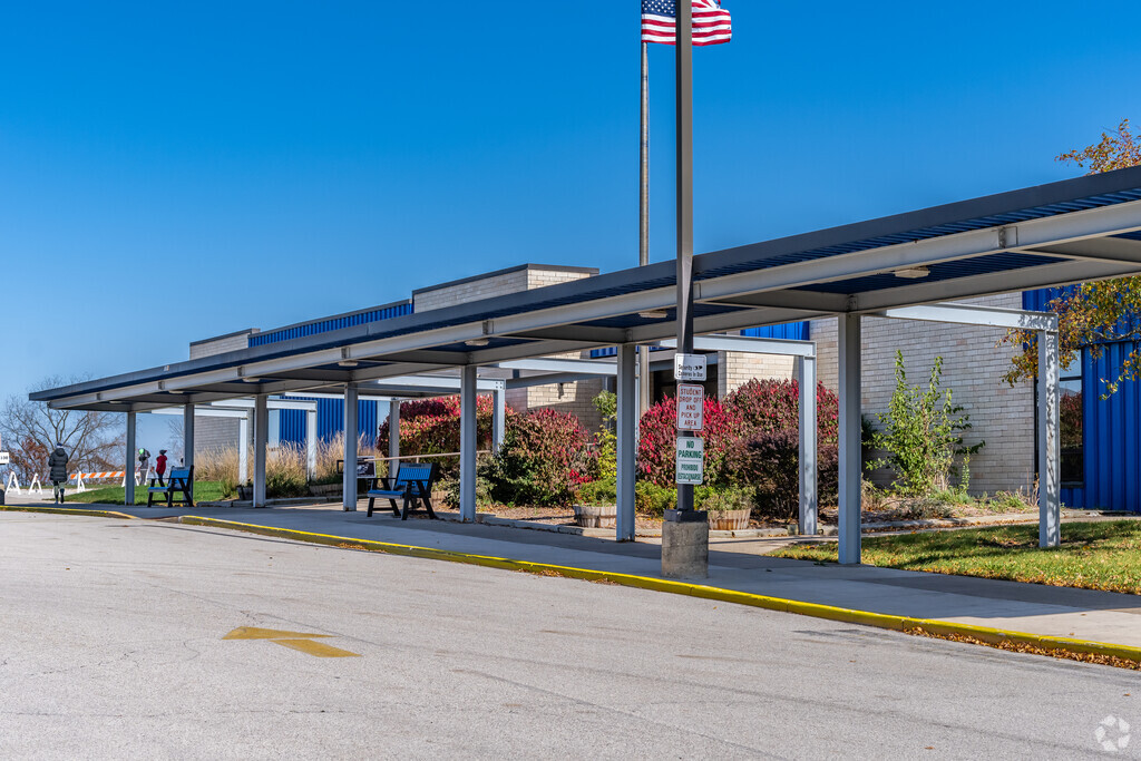 Meadowbrook Elementary School provides a public education to students in Waukesha.