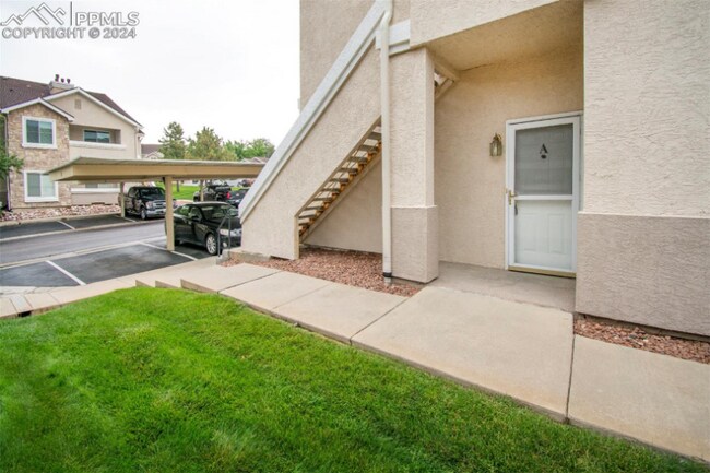 3830 Strawberry Field Grove unit A, Colorado Springs, CO 80906 - photo 2