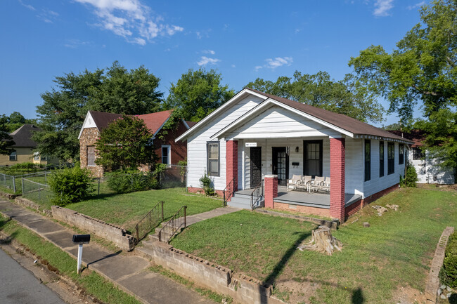 Homes in Capitol View are a mix of brick, and vinyl.