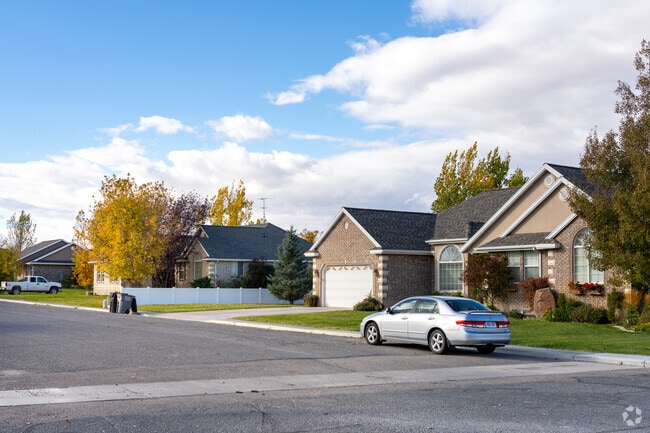 Bungalows in Centerfield come equipped with garages and driveways.